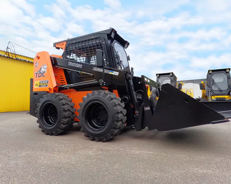 Відвантажили навантажувач з бортовим поворотом TDC-1201