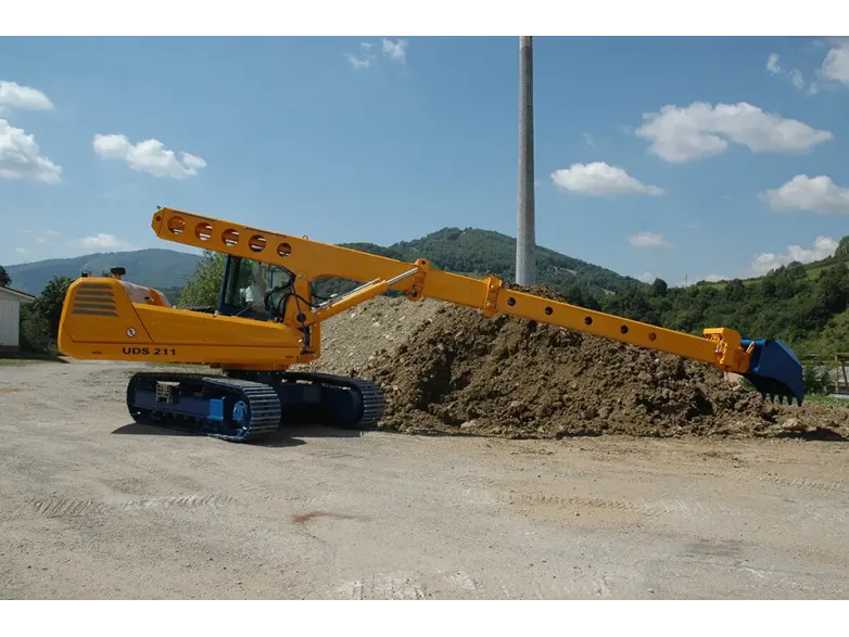 Экскаватор-планировщик UDS 211 на гусеничном ходу | Спецтехника фото №3