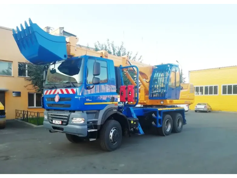 Экскаватор-планировщик UDS 214 на автомобильном шасси | Спецтехника фото №1