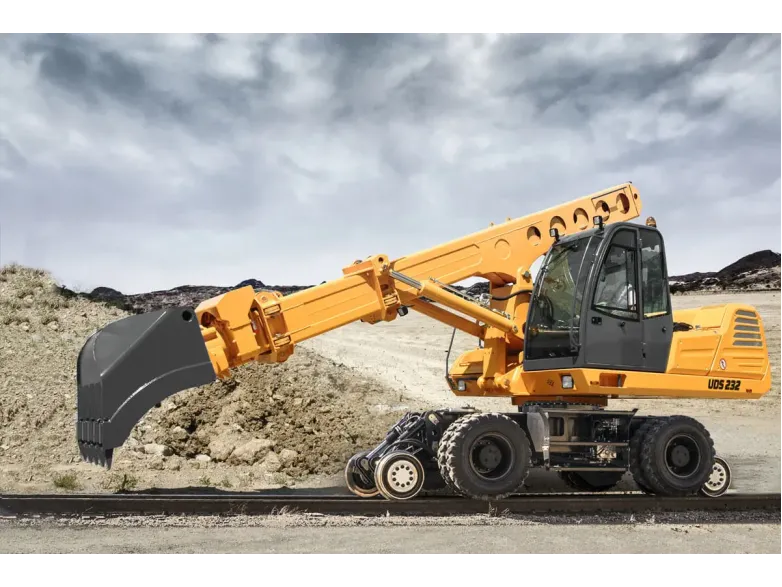 Экскаватор-планировщик UDS 232 на колёсном ходу | Спецтехника фото №2