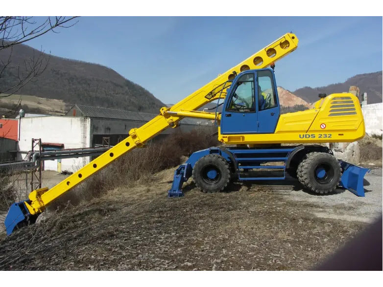 Экскаватор-планировщик UDS 232 на колёсном ходу | Спецтехника фото №4