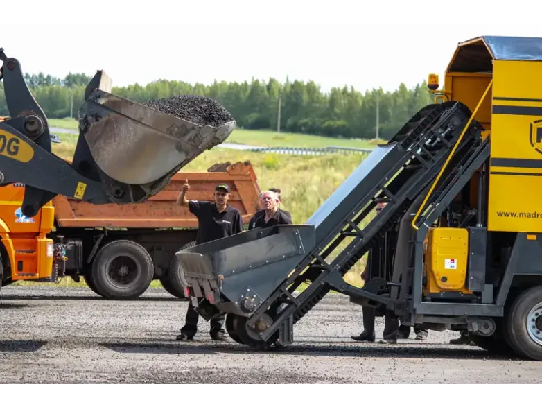 Битумощебнераспределитель MADROG KD 3D | Спецтехника фото №4
